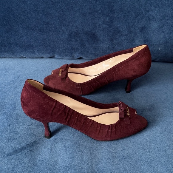 Prada Women's Peep Toe Suede
Burgundy Pumps Size 38‎ - Picture 1 of 9